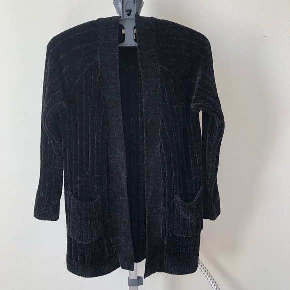 Woman Within Black Sweater - Picture 1 of 4